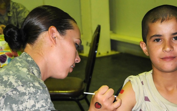 Hatamia kids connect with troops