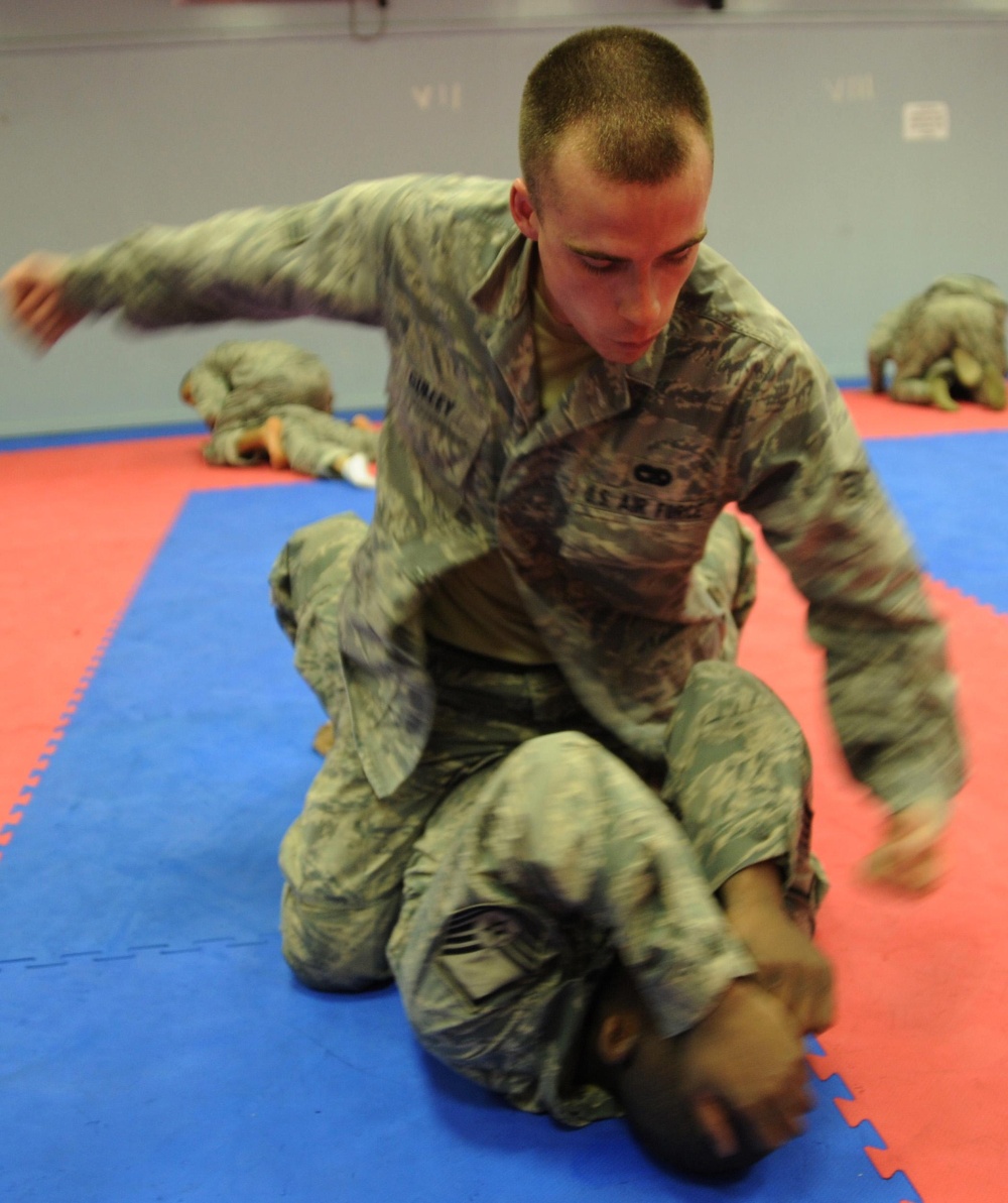 Fit to Fight: Combatives Course teaches airmen the basics