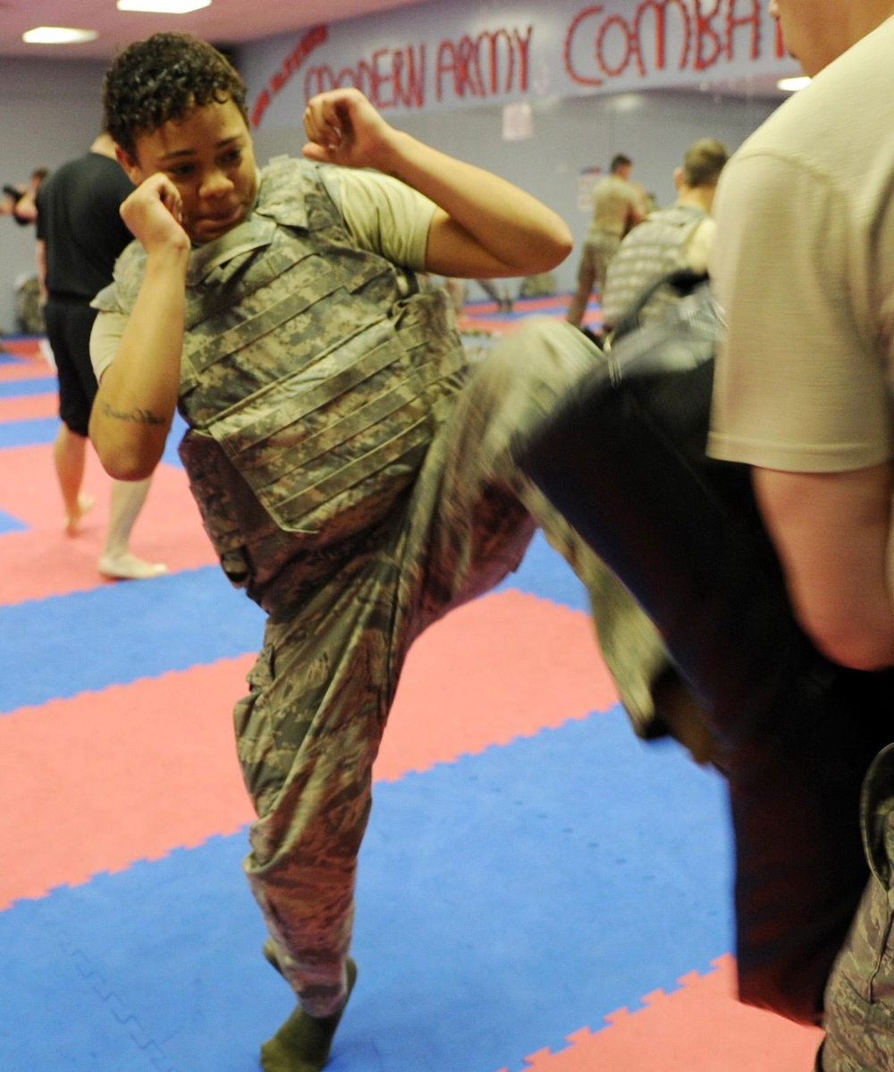 Fit to Fight: Combatives Course teaches airmen the basics