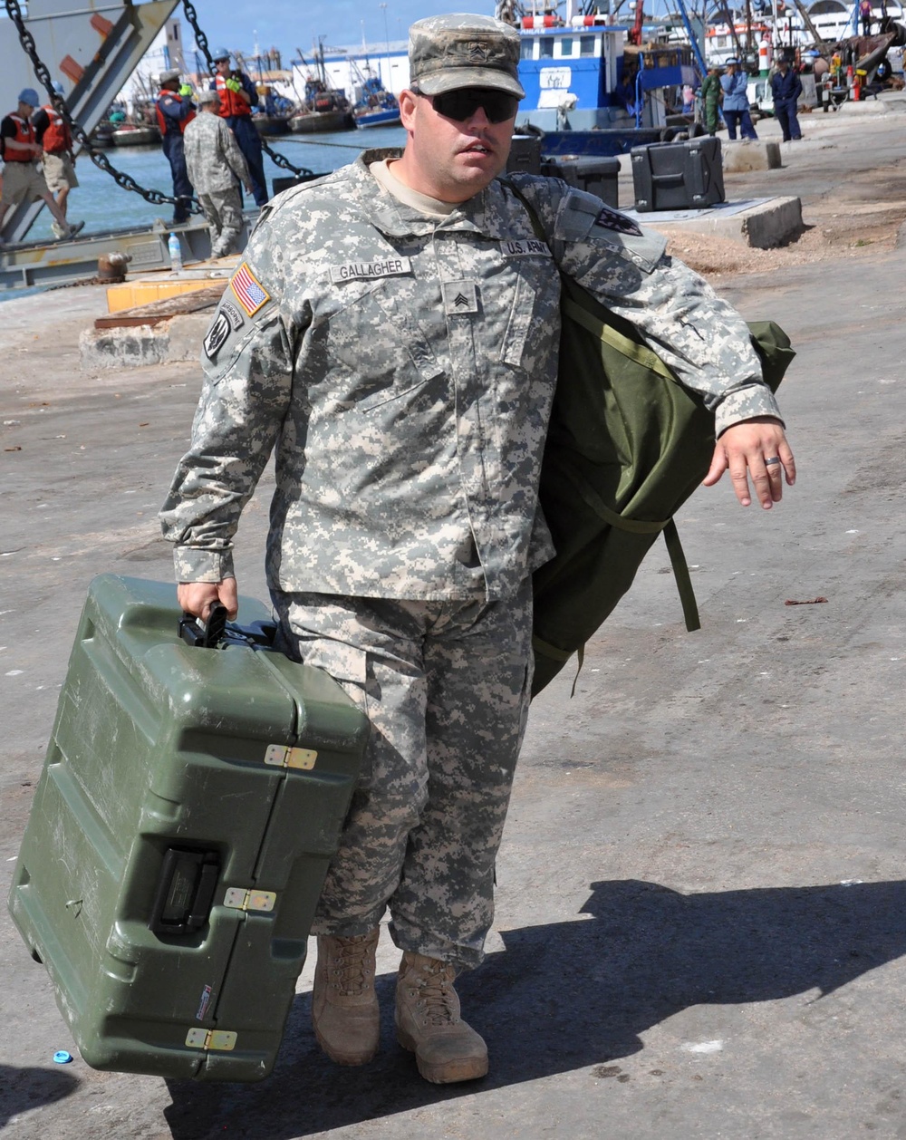 Soldiers offloads equipment