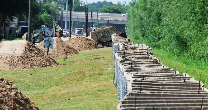 Louisiana Guard rushes to protect city from flood waters