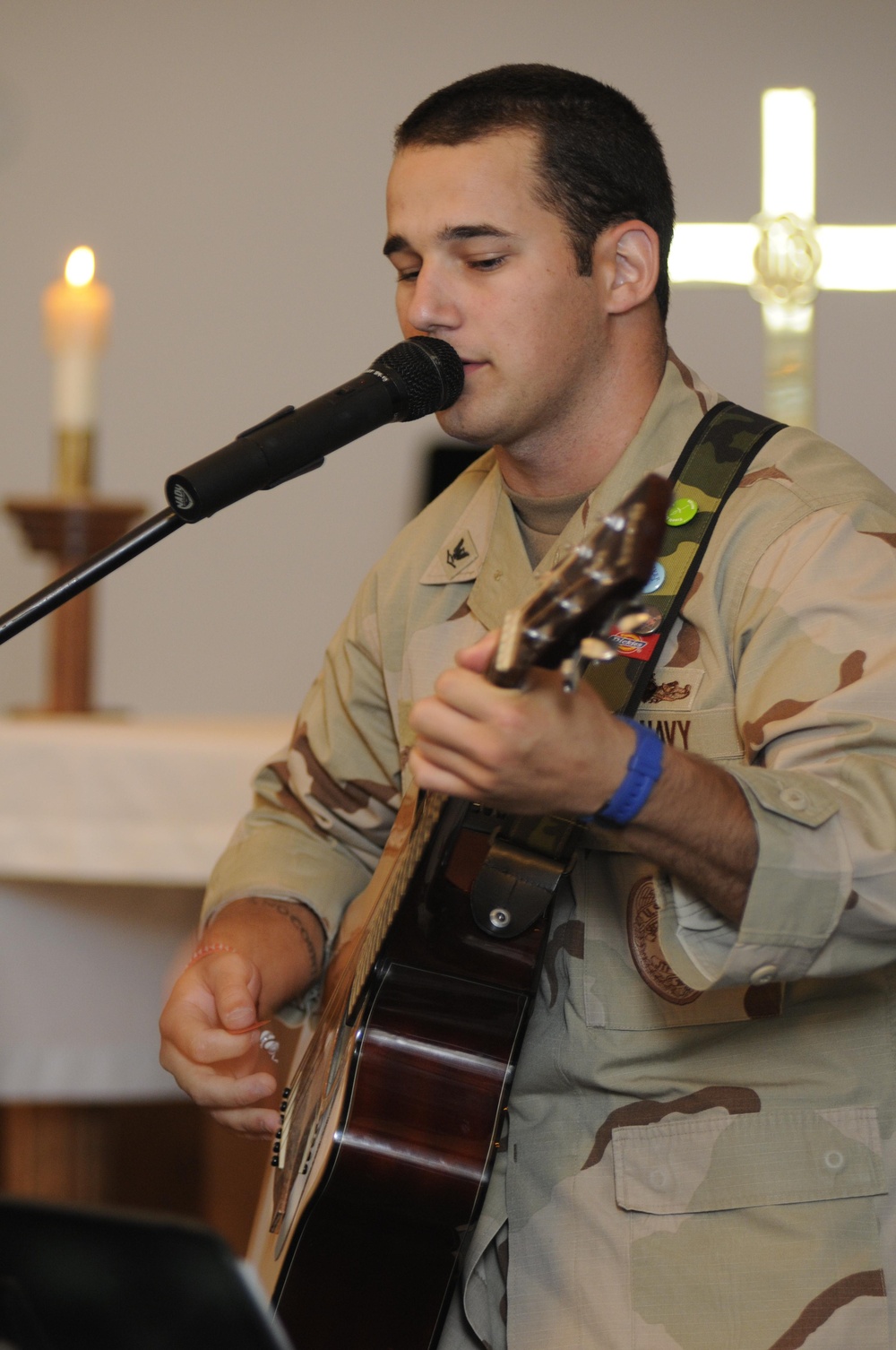 JTF Guantanamo Troops Play in Praise Band