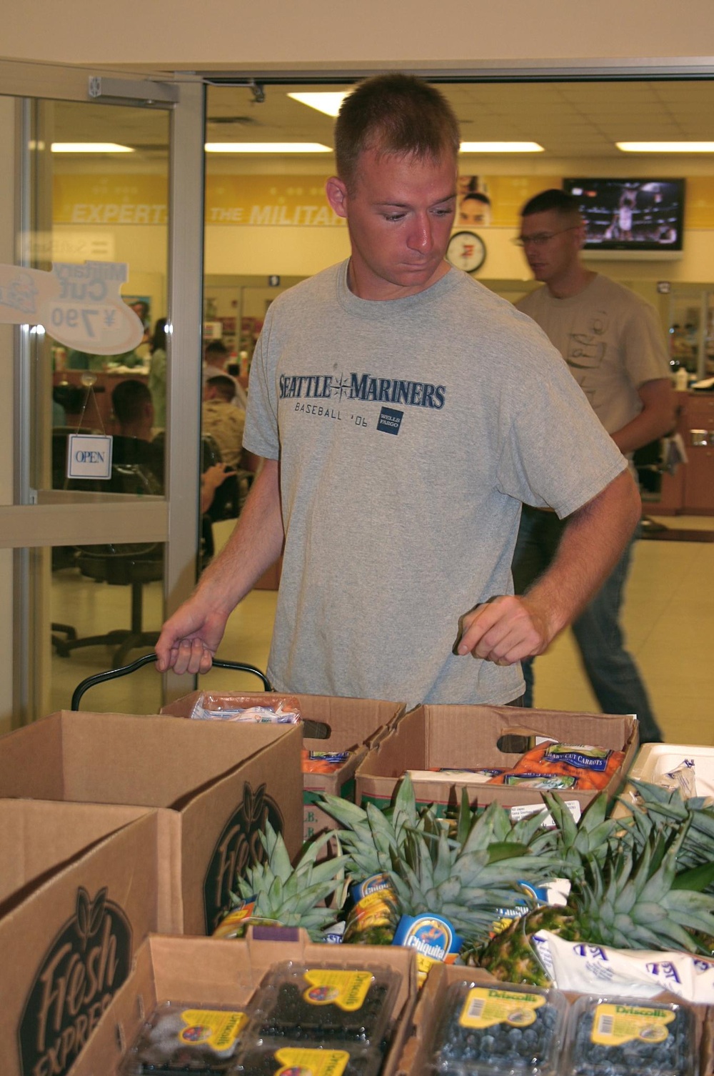 Commissary on Wheels saves time, money for Hansen-based troops