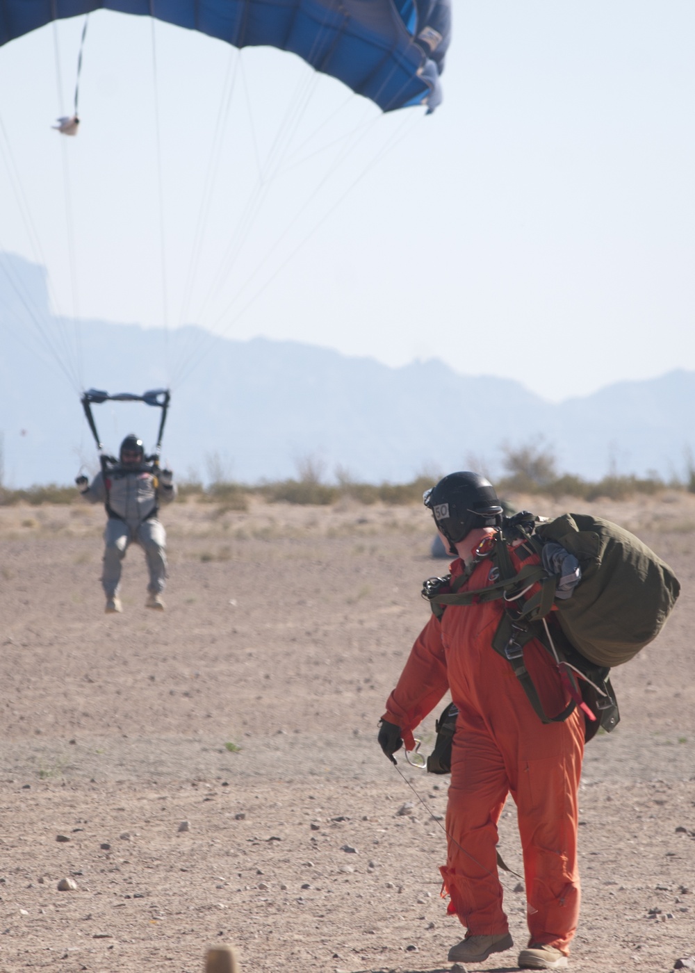 Soldiers conduct military freefall training in Yuma, Ariz.