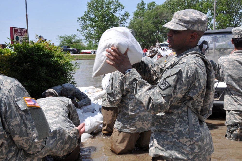 Arkansas Guard helps fight flood waters