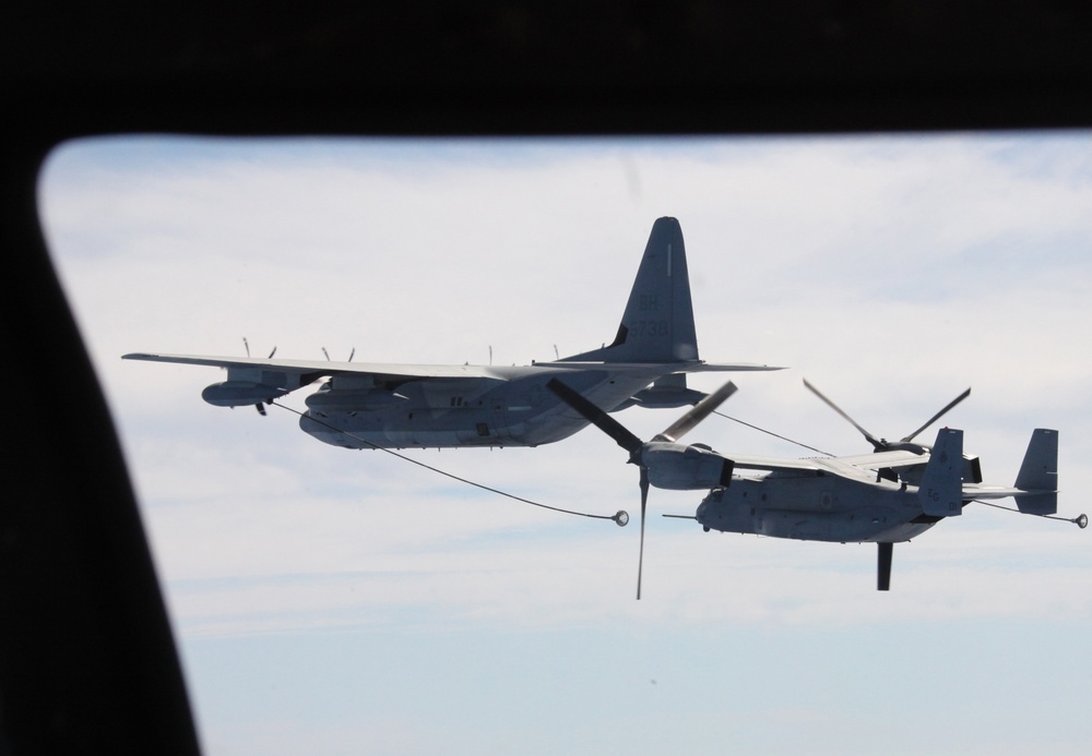 VMM 263 (Rein) Conducts Mid-air Refuel