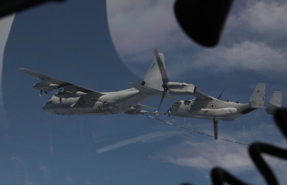 VMM 263 (Rein) Conducts Mid-air Refuel