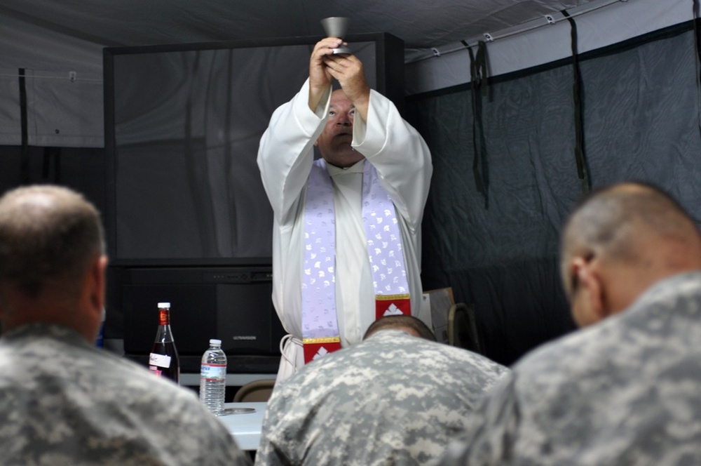 Louisiana priest visits Task Force Bon Voizen, celebrates Mass with troops