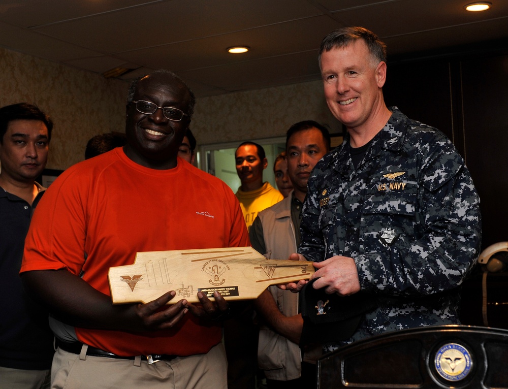 USS Carl Vinson in Philippines