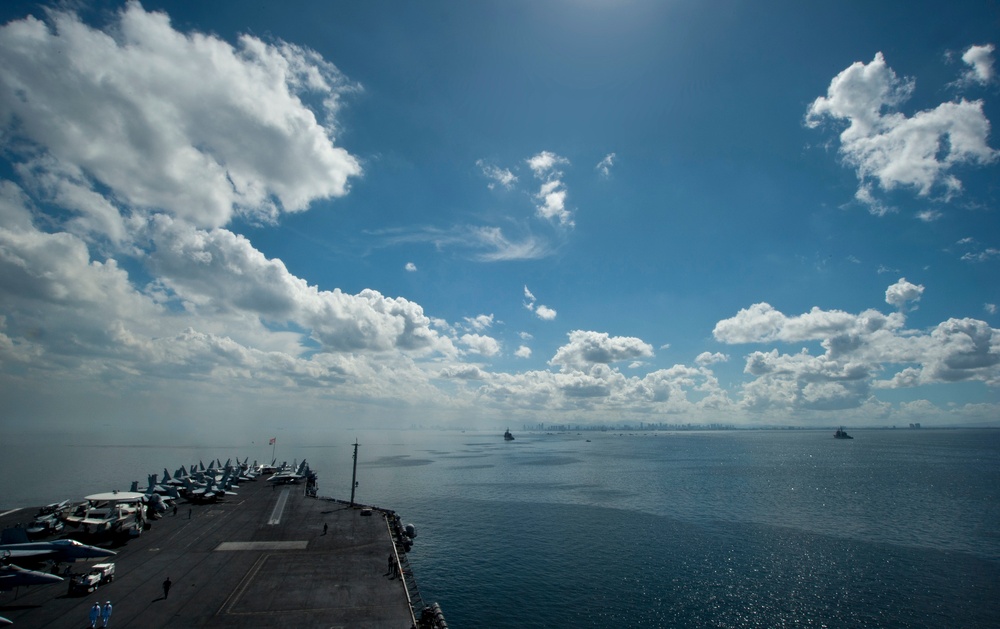 USS Carl Vinson in Philippines