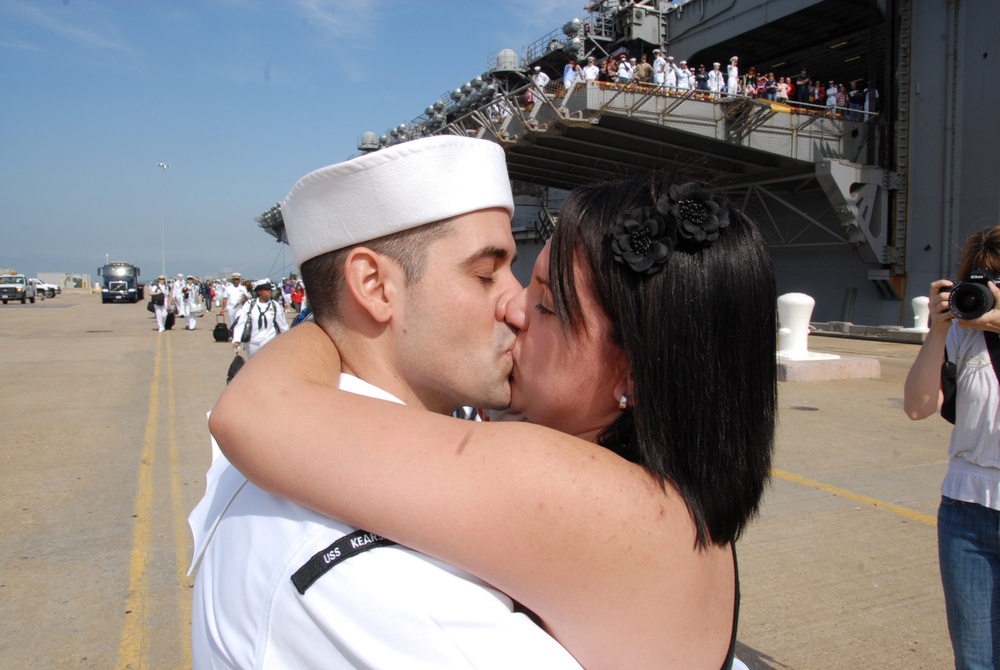 Seaman John Garland kisses his wife during the amphibious assault ship USS Kearsarge return to Naval Station Norfolk