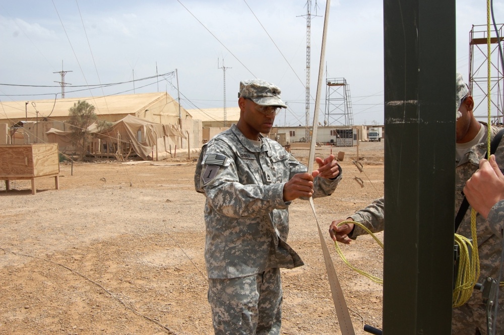 ‘Vanguard’ Battalion communication specialists stay wired-in while deployed to Iraq