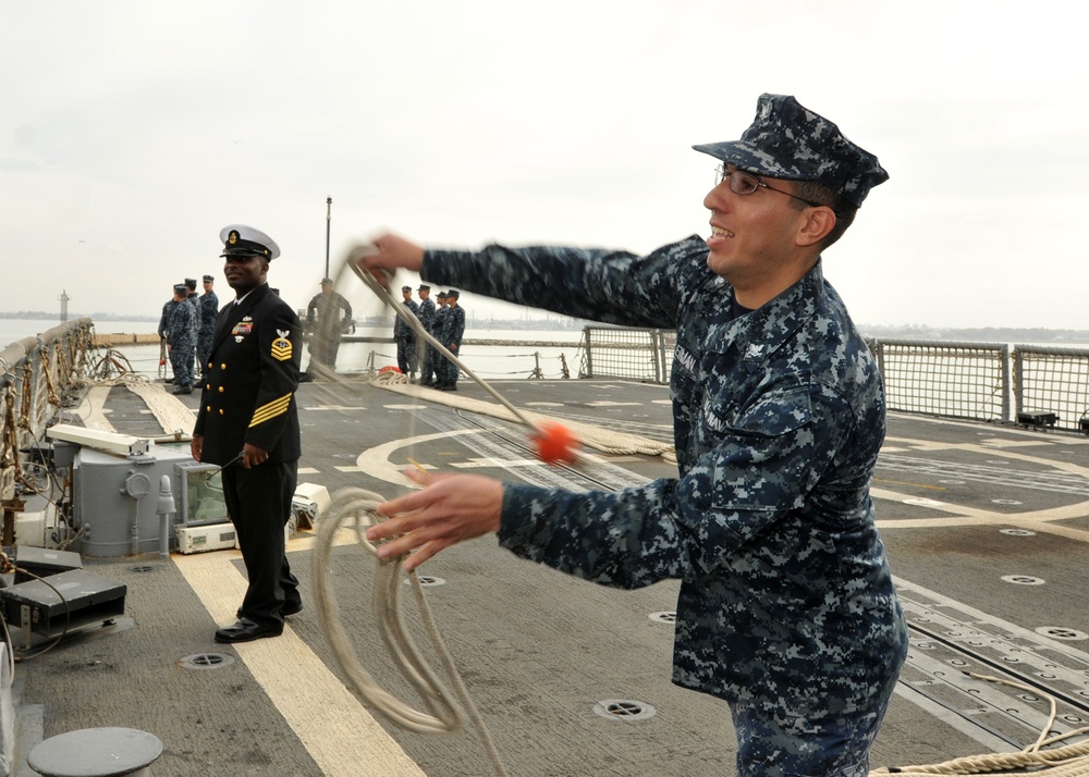 USS Thach visits Uruguay