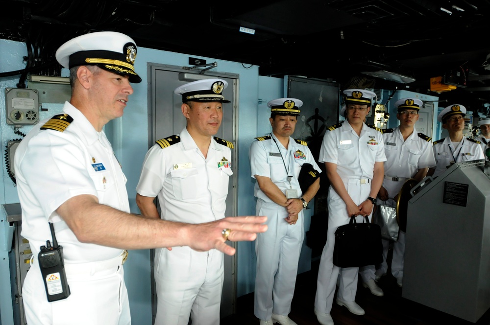 USS Blue Ridge meets with Japanese officers