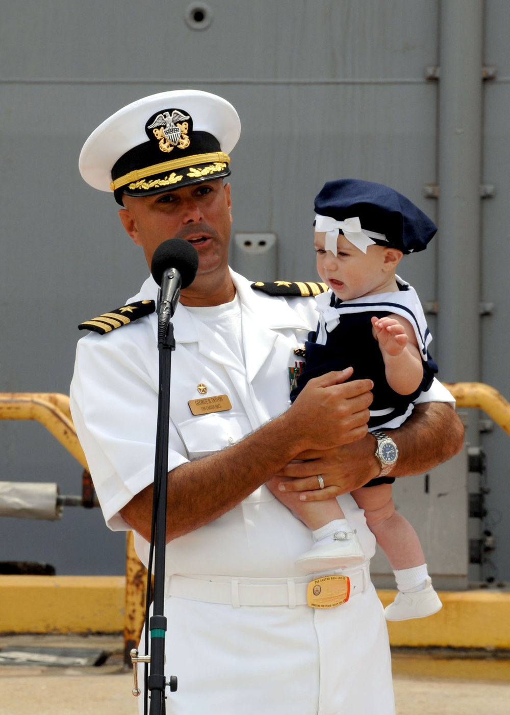 USS Carter Hall returns home