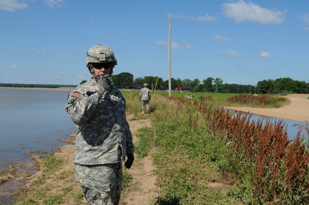 Mississippi Guardsmen patrol levees