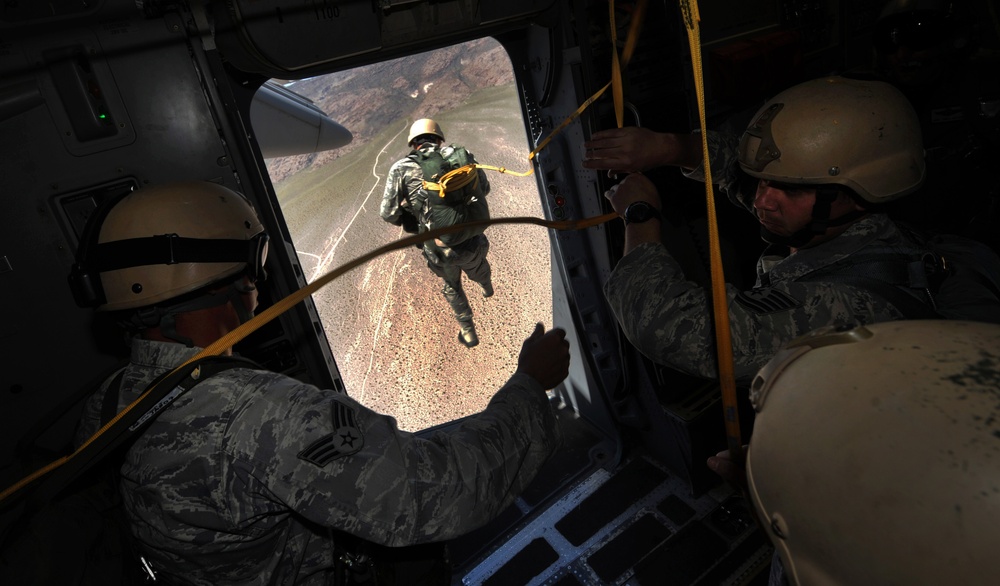 820th Airborne RED HORSE receive Drop Zone certification training