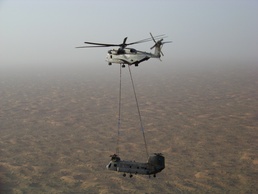 Canadian Forces, US Marines lift damaged Chinook to safety