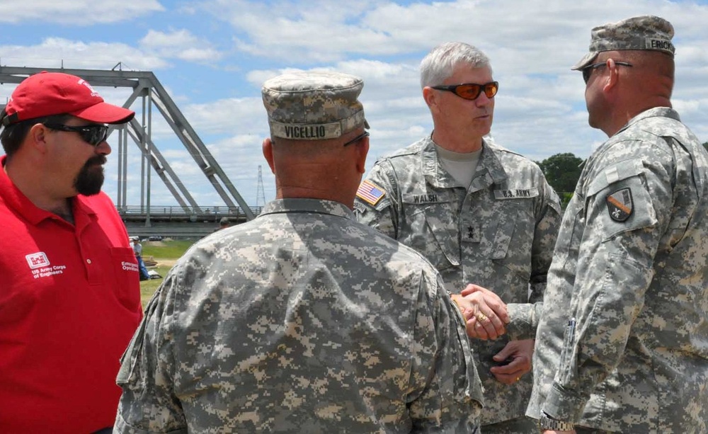 Corps of Engineers Division Commander thanks Guardsmen