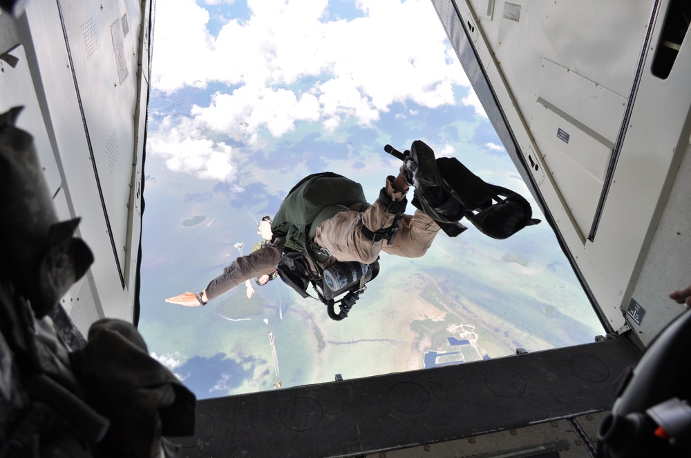 Advanced Tactical Infilitration Course goes beyond standard military freefall operations