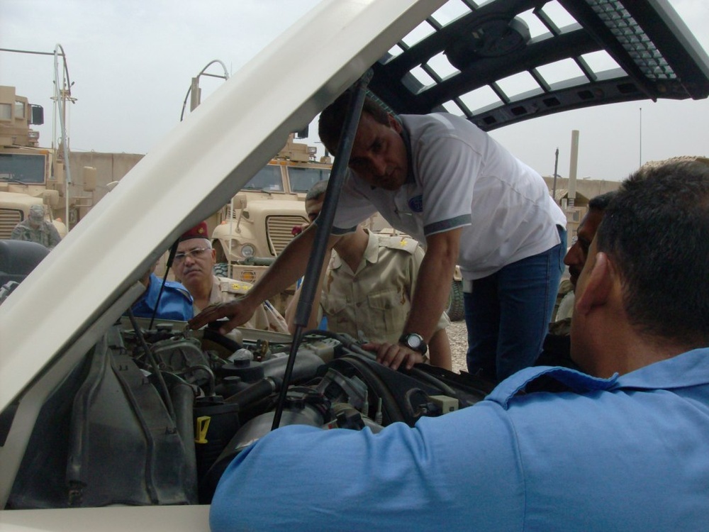 ‘Lifeline’ Battalion trains 17th Iraqi Army Division on Ford truck maintenance, technology