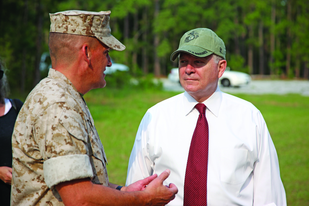 Secretary of Defense tours depot: Honorable Mr. Robert M. Gates observes recruit training