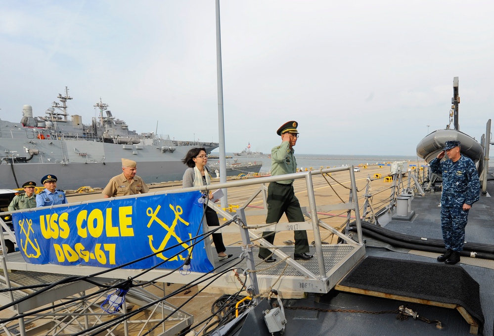 Chinese military leaders tour USS Cole in Norfolk