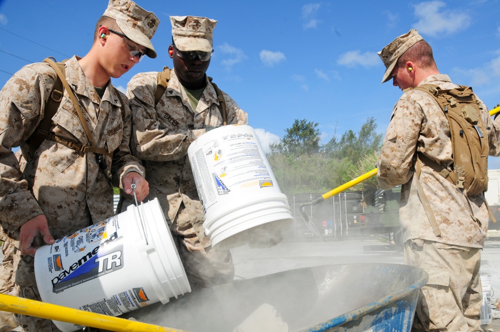 Marine 'Devil Dogs' train with RED HORSE airmen