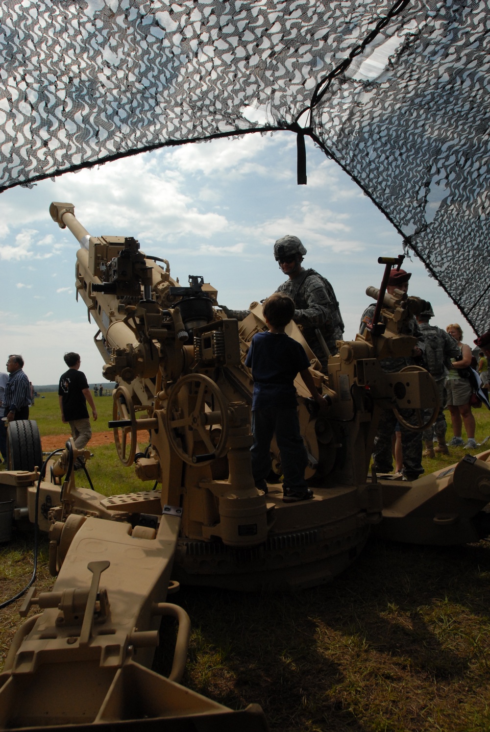 Paratroopers demonstrate capabilities to public during Joint Operational Access Demonstration