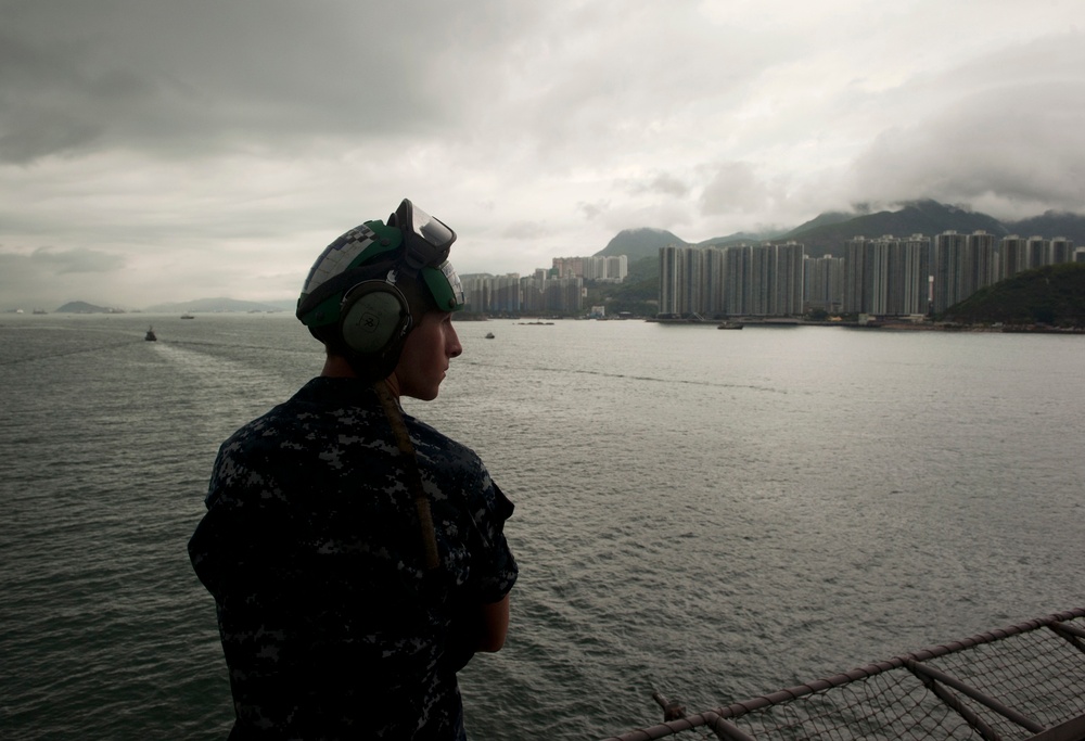 USS Carl Vinson in Hong Kong