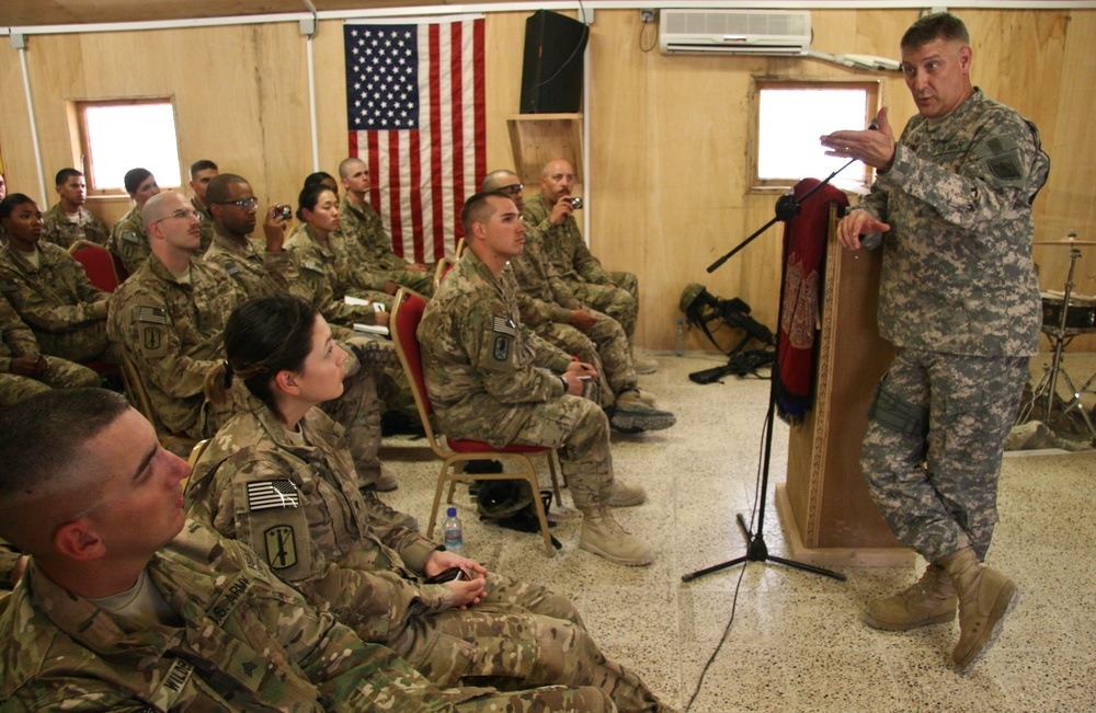SMA meets with Spann soldiers