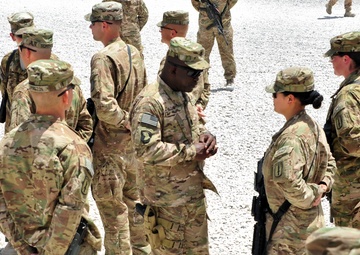 SMA meets with Spann soldiers