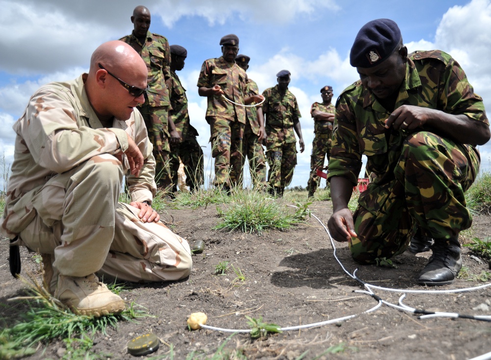 US sailors, Kenyan soldiers Partner During Humanitarian Mine Action Program