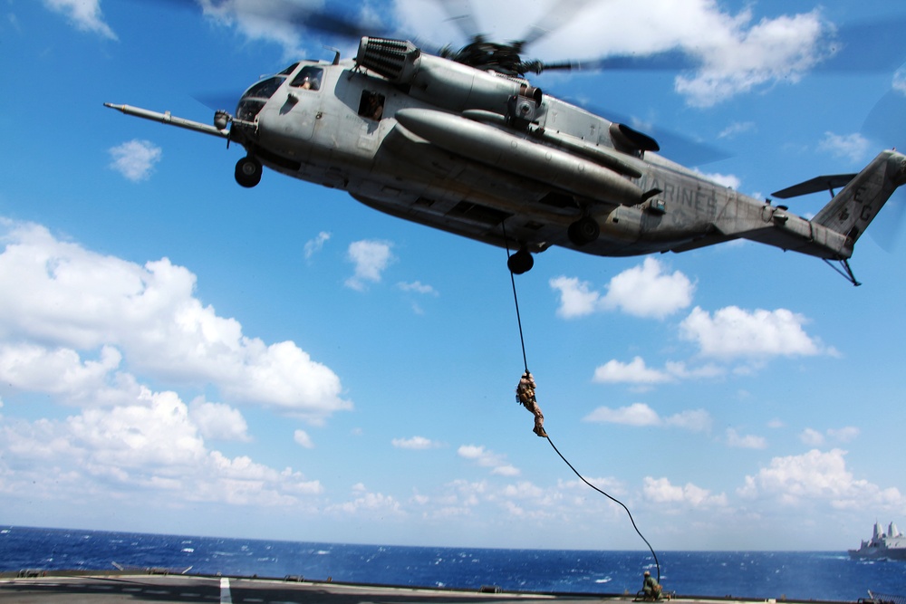 22nd MEU Marines Train to Board, Search, Seize Vessel