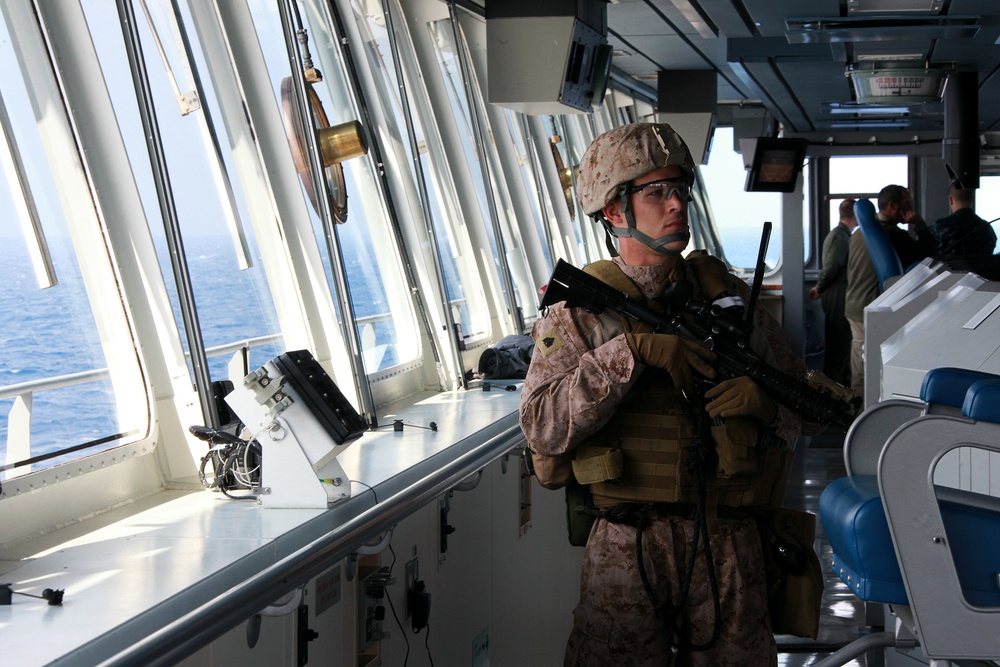 22nd MEU Marines Train to Board, Search, Seize Vessel