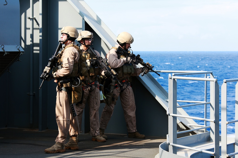 22nd MEU Marines Train to Board, Search, Seize Vessel