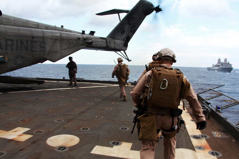 22nd MEU Marines Train to Board, Search, Seize Vessel