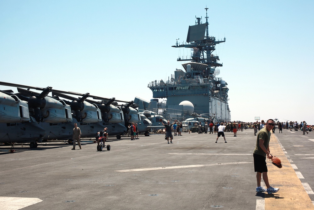 Bataan Marines, sailors Relax on Steel Beach