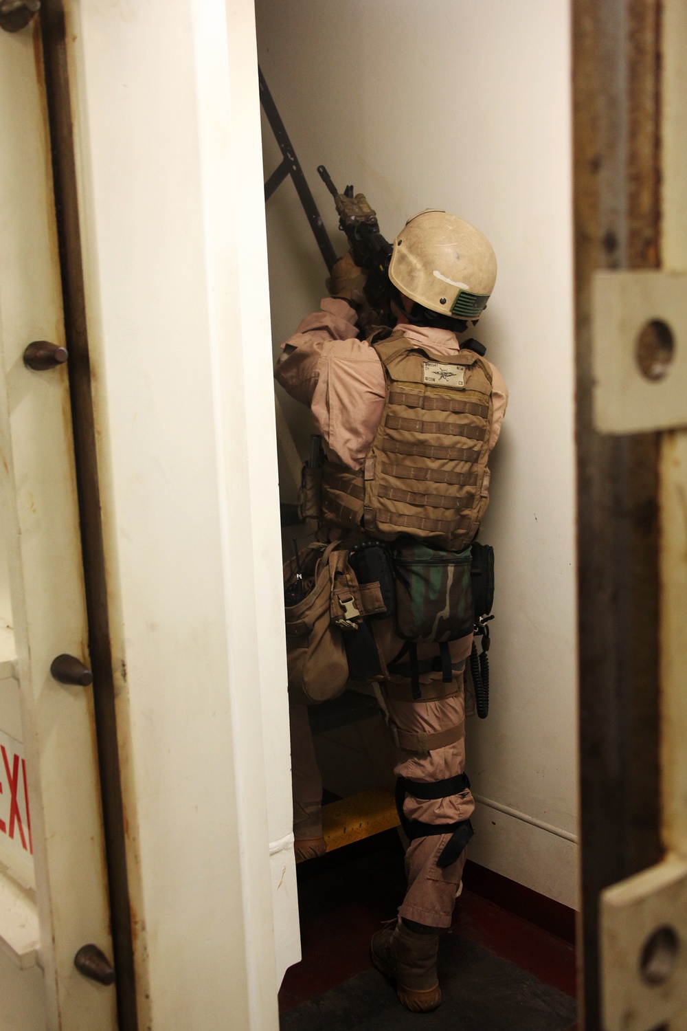 22nd MEU Conducts Vessel Board, Search and Seizure