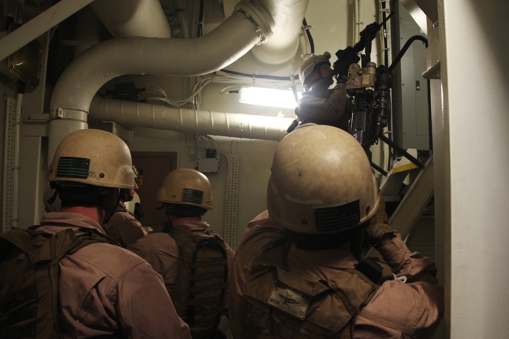 22nd MEU Conducts Vessel Board, Search and Seizure