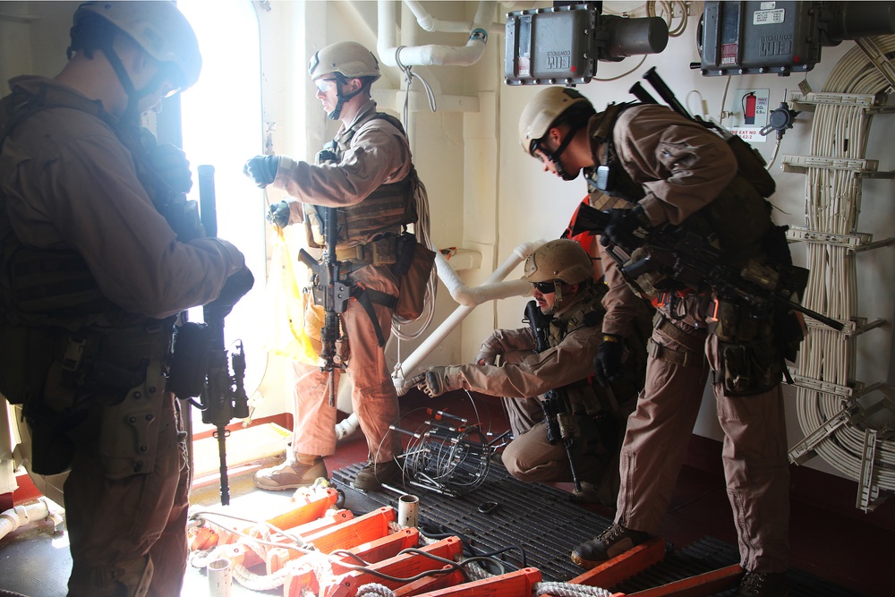 22nd MEU Conducts Vessel Board, Search and Seizure