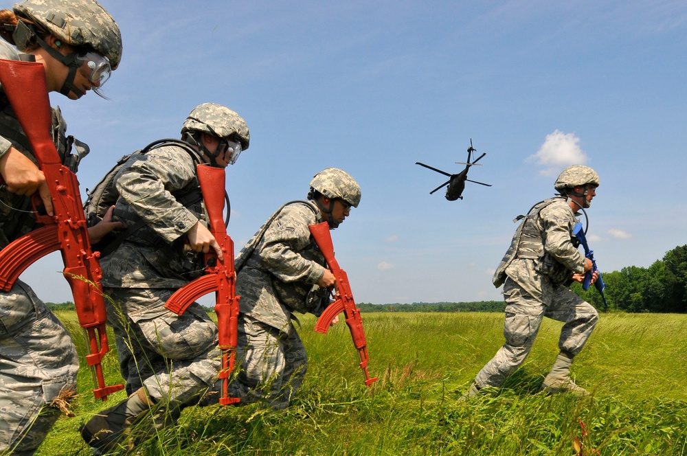 Army, Navy, Air Force perform joint helicopter deployment training