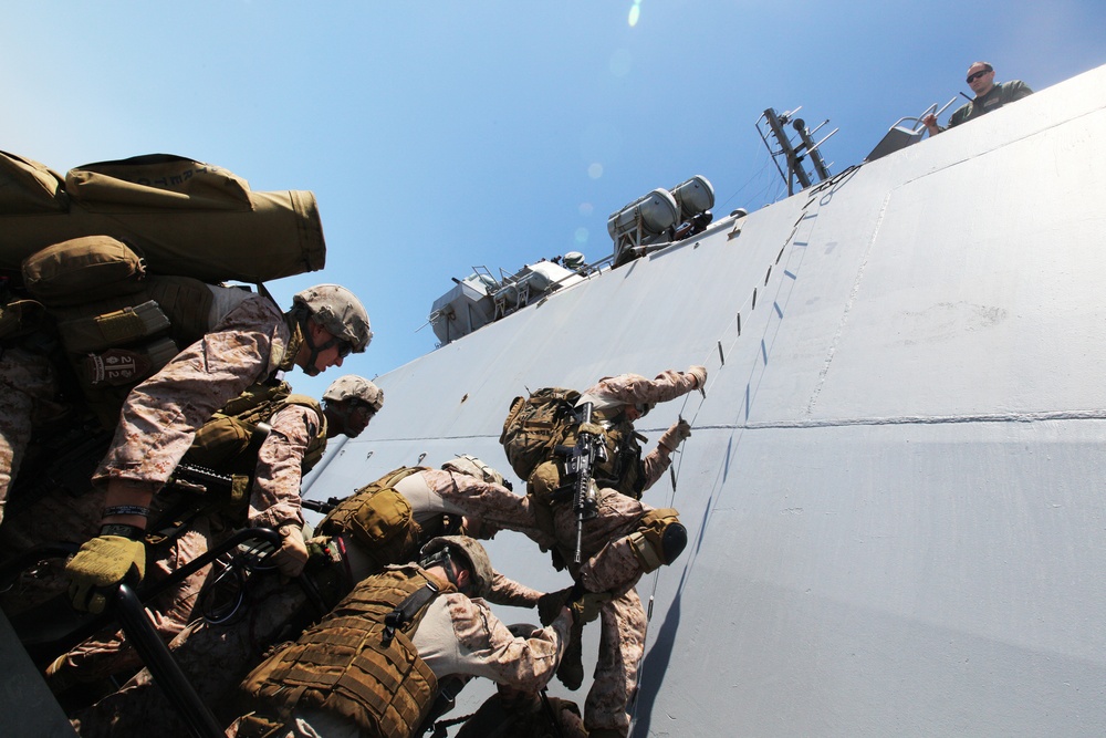 22nd MEU conducts VBSS training