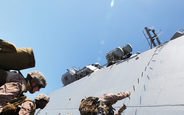 22nd MEU conducts VBSS training