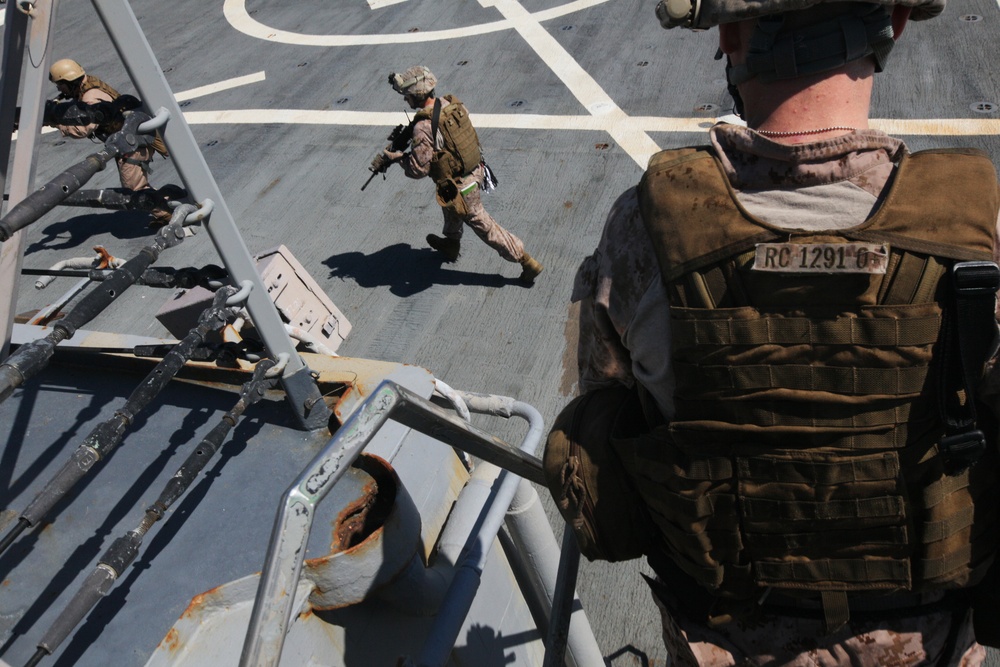 22nd MEU conducts VBSS training