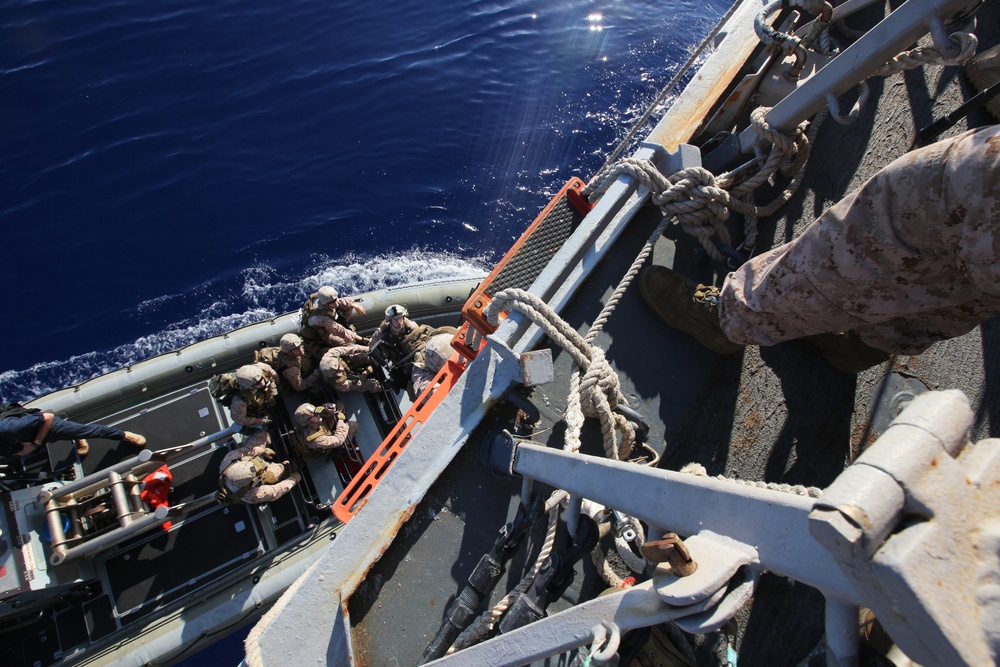 22nd MEU conducts VBSS training