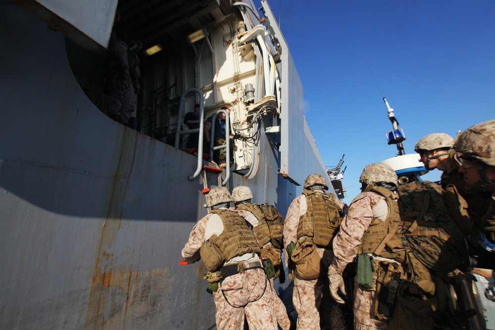 22nd MEU conducts VBSS training