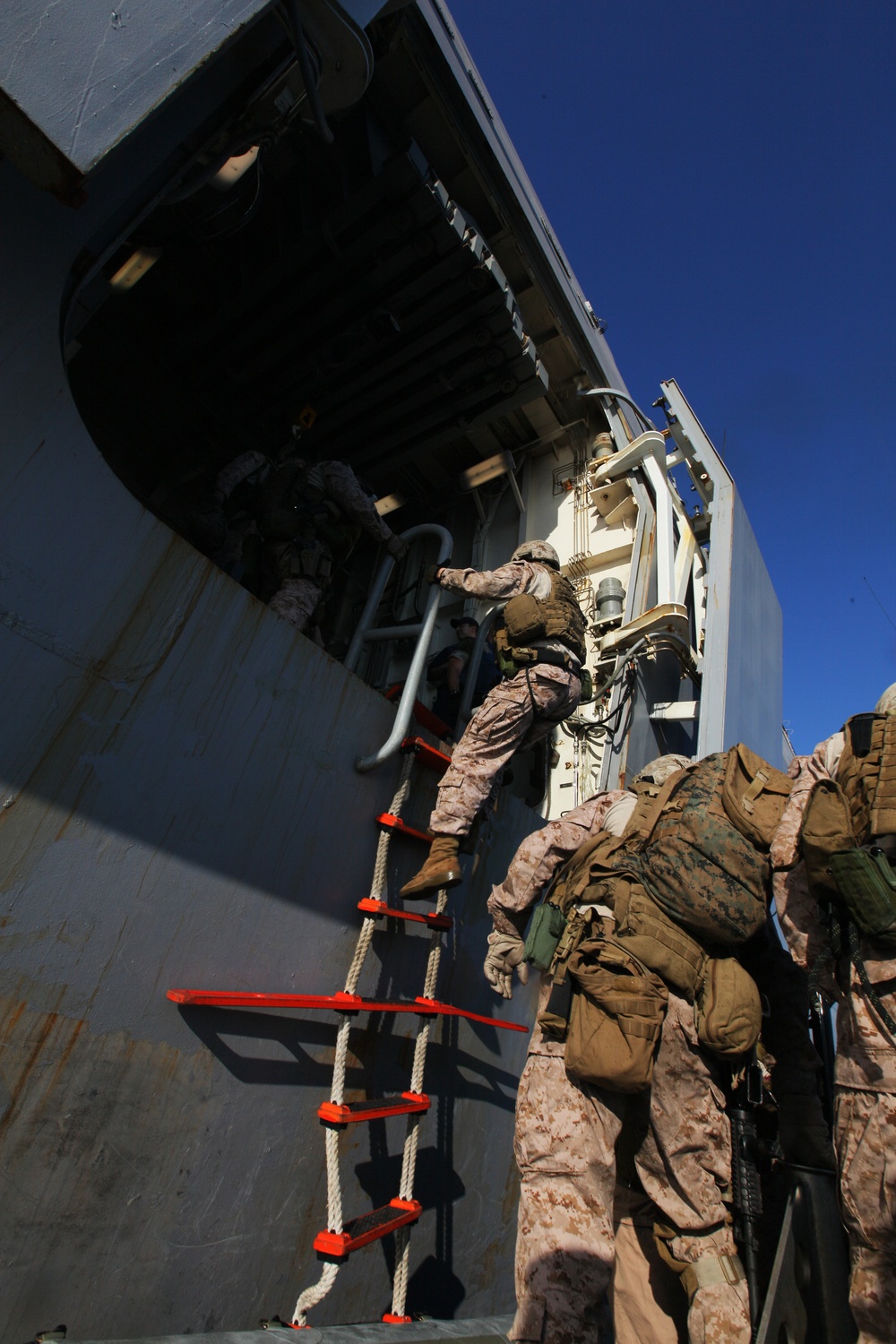 22nd MEU conducts VBSS training