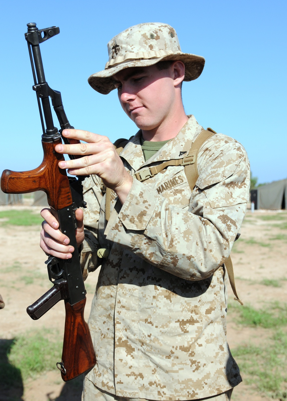 Marines increase interoperability with host-nation weapons training during African Lion 2011