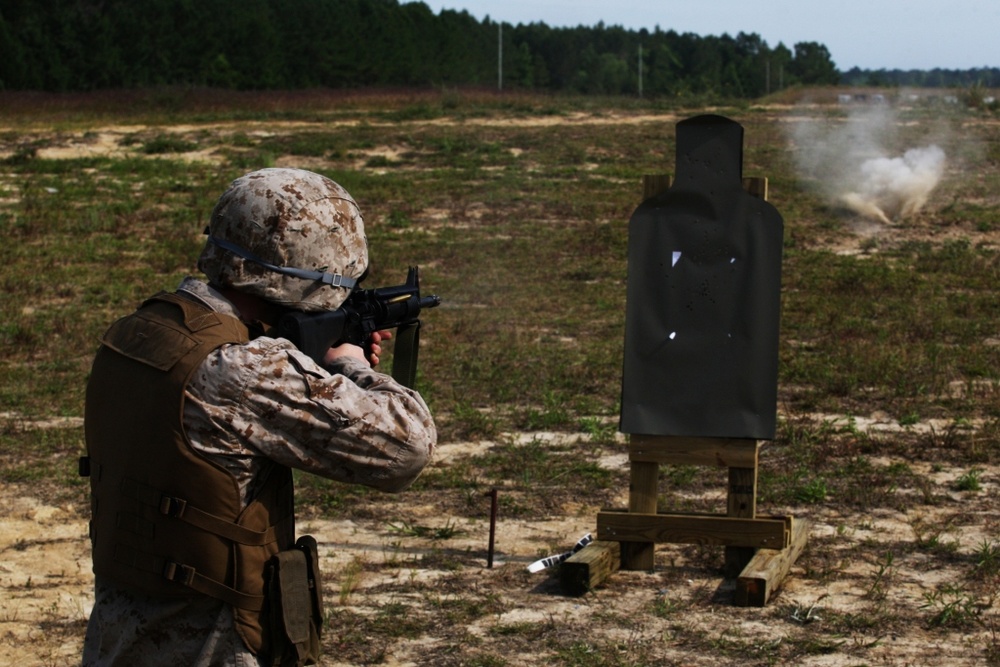 Every Marine a rifleman: HQSPTBN Marines fire Table III range